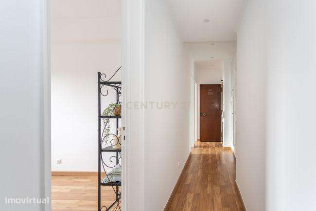 APARTAMENTO | 2 Quartos | 1 Casa de Banho | Renovado | Arrecadação | �-24