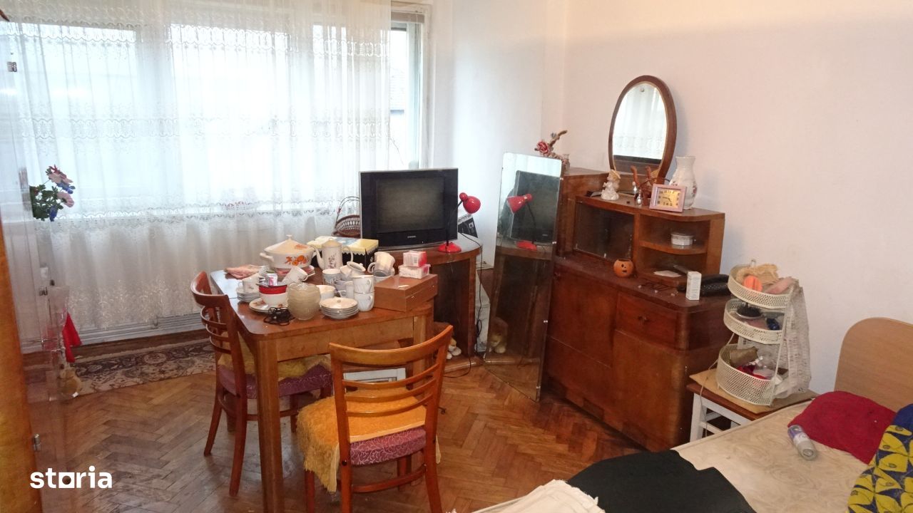 Vand apartament 2 camere decomandat in Deva, zona Zamfirescu