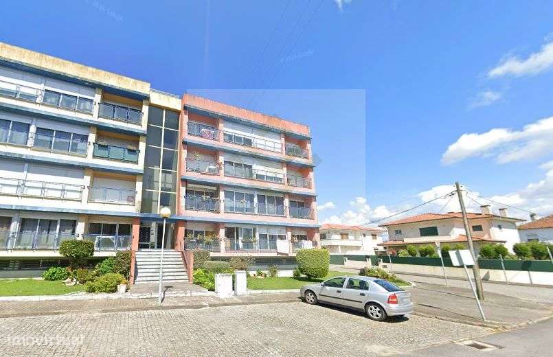 Apartamento T2 com varandas em Santa Maria de Lamas-13