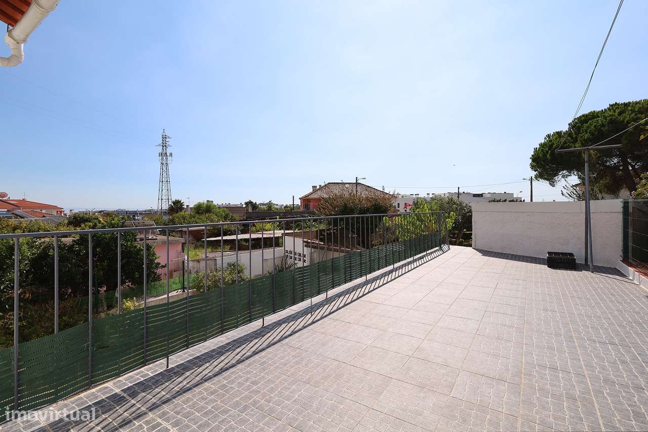 Moradia com duas fracções – Rentabilidade Imediata – Porto Salvo – Oei-36