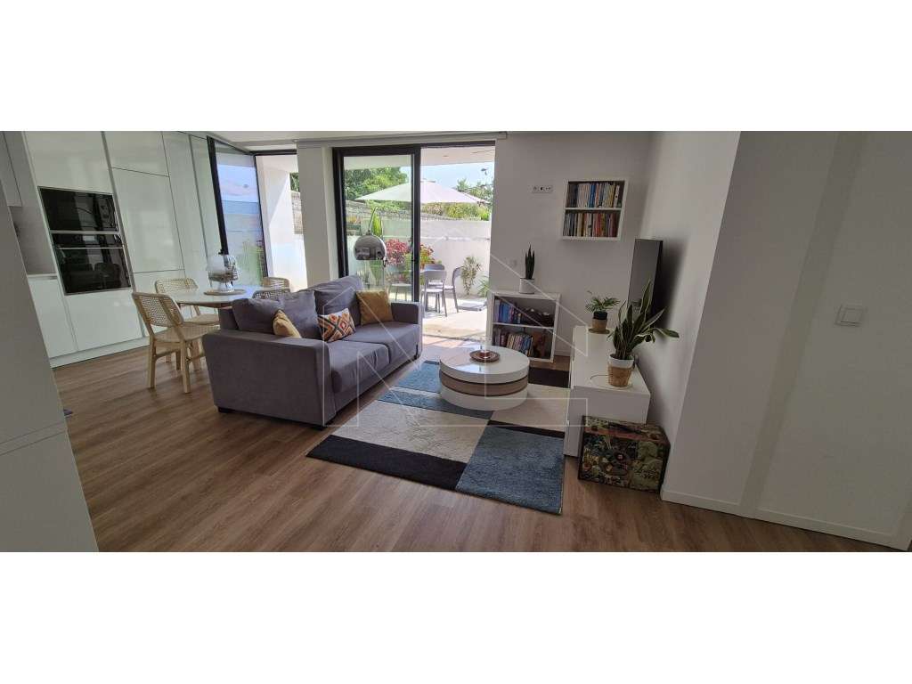 Apartamento T2 com Terraço de 45 m² em São Bernardo-1