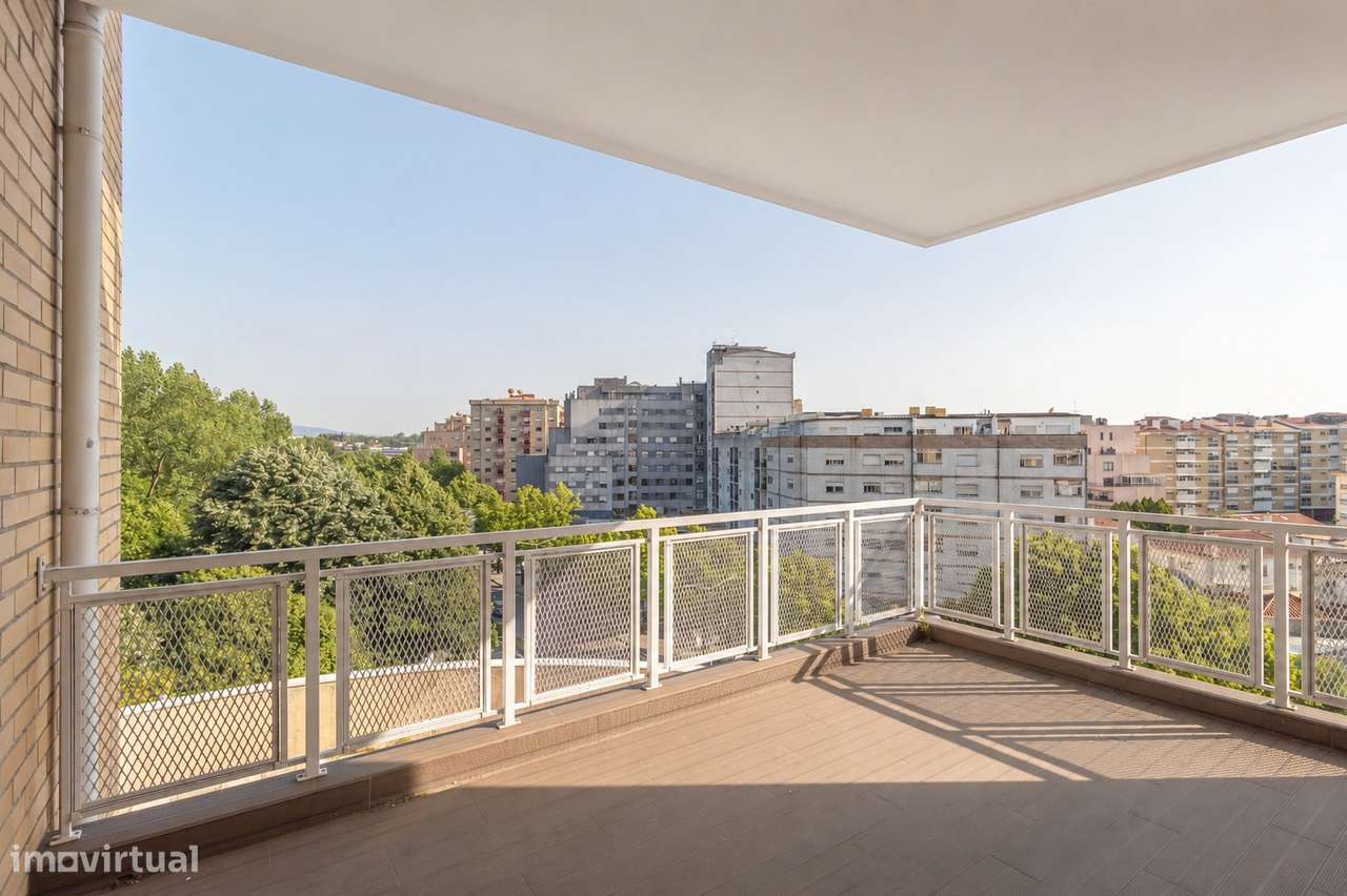 Apartamento T3, excelentes áreas 240m2 + garagem 31m2 + arrumos 4m2-13