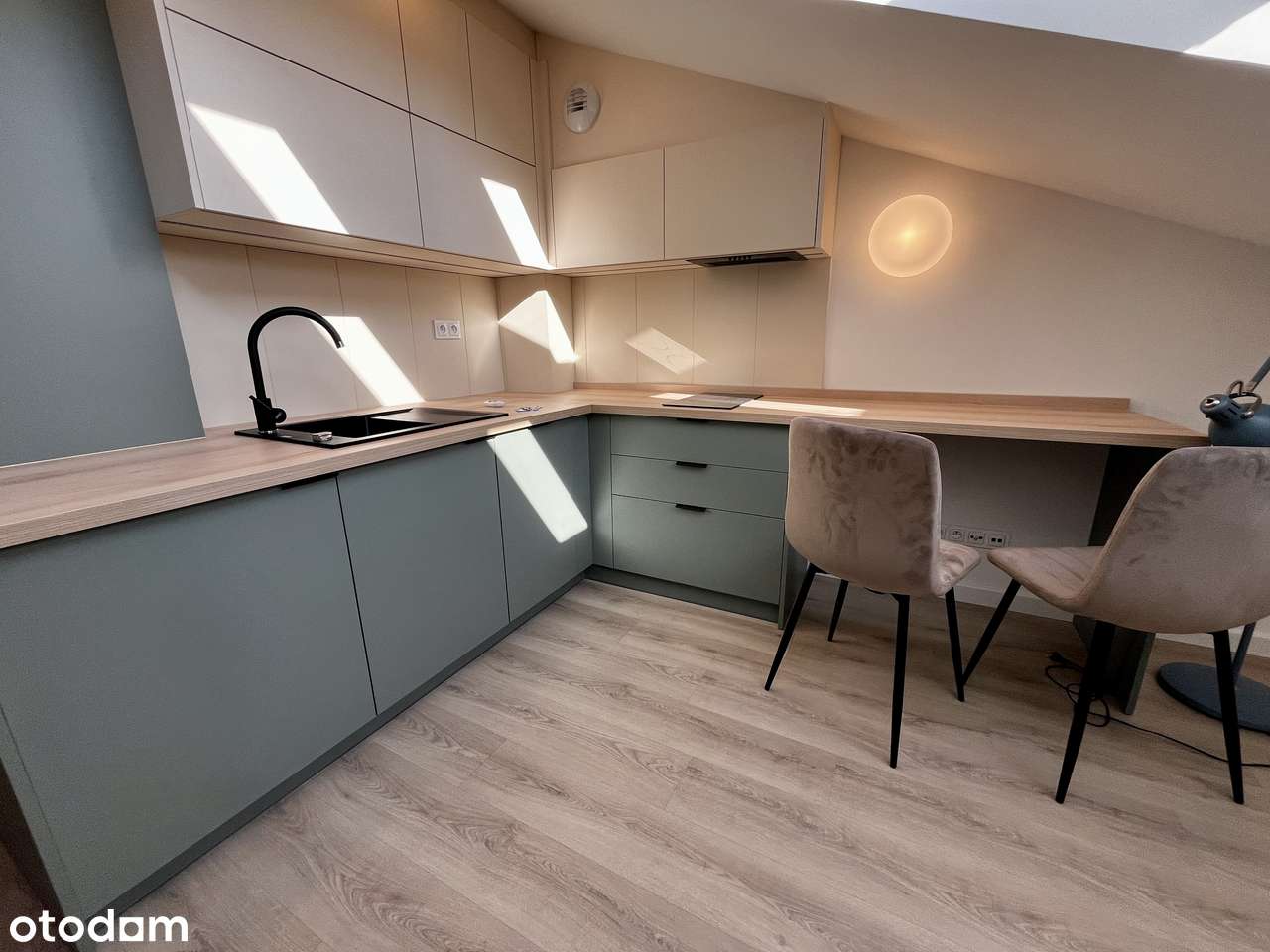 Kawalerka w odrestaurowanej kamienicy z windą – Centrum Poznania-7