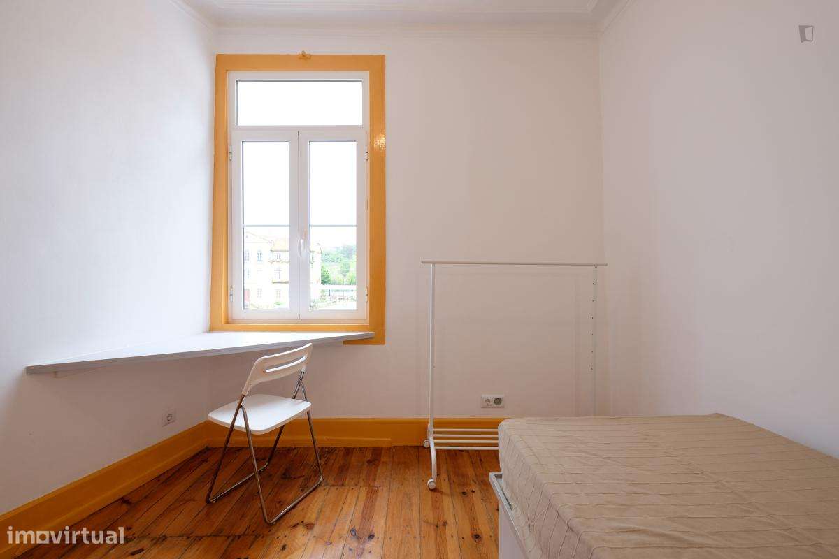 Quarto - localizado em Baixa Coimbra - Grande imagem: 4/7