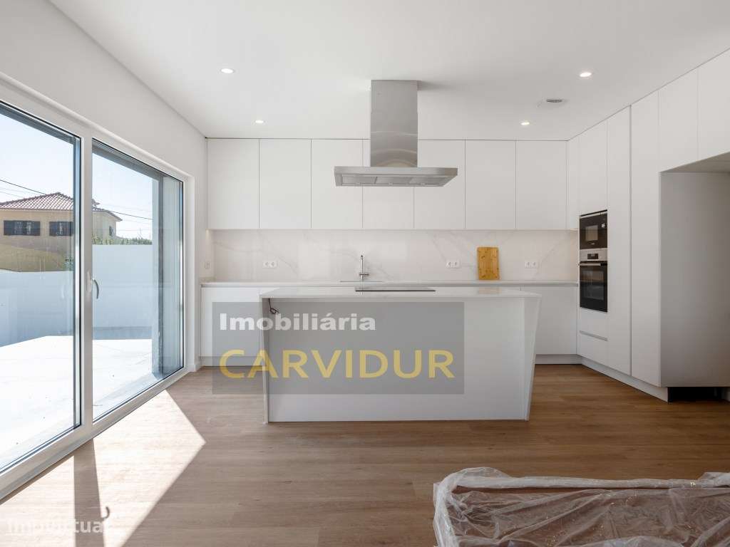 Moradia Ericeira a 12km V4 Nova em Lote com 730m2 e praia a 300m-8