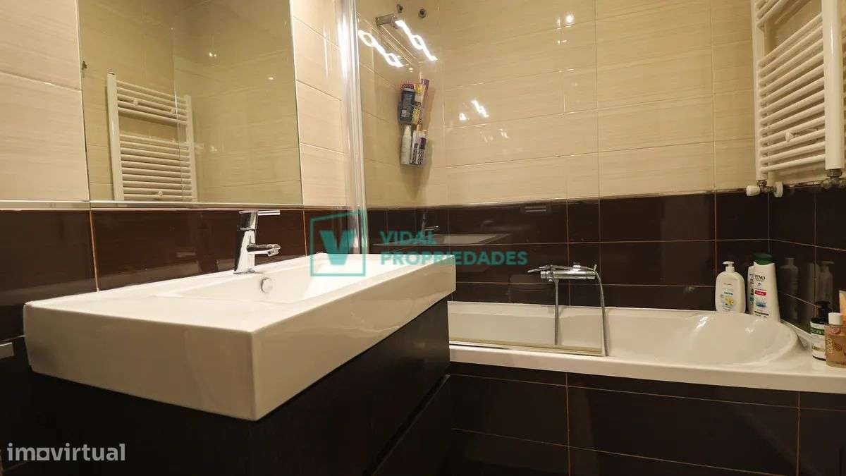 Apartamento T2 com garagem em box e piscina-12