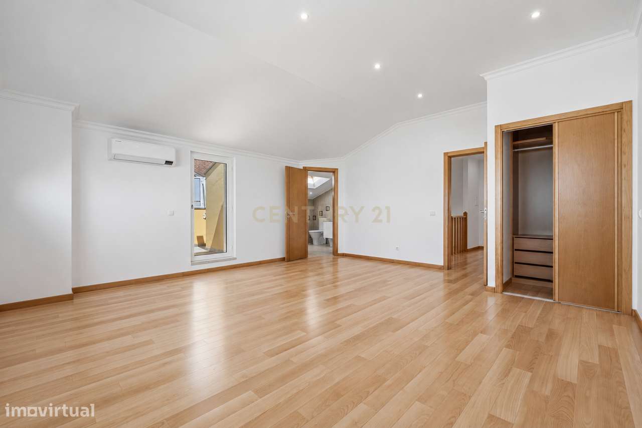 Duplex Exclusivo | 1 Quarto + 3 Suites | Terraços | Vista Panorâmica s-18