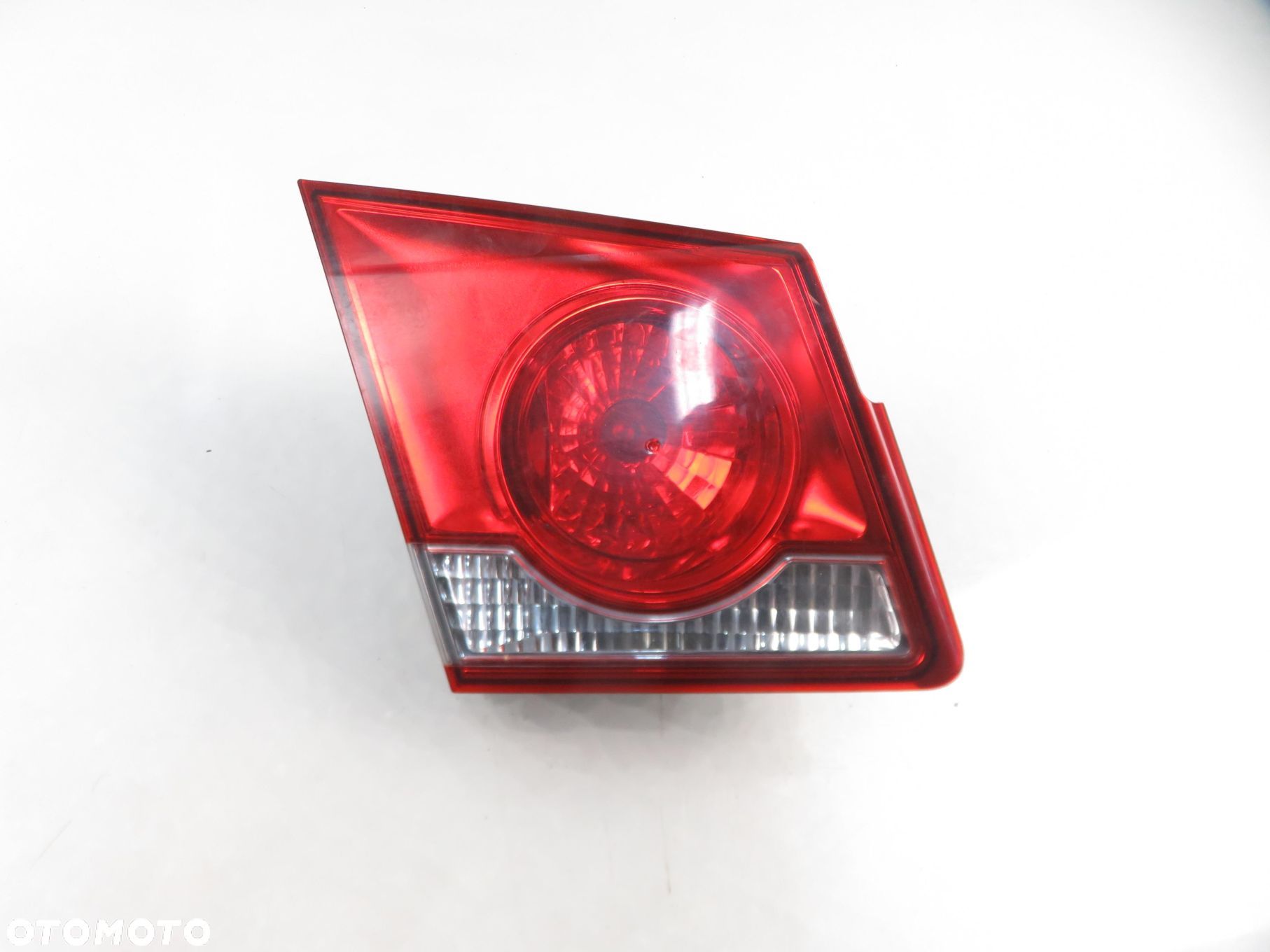 LAMPA LEWA TYLNA KLAPA CHEVROLET CRUZE (J300) - 1