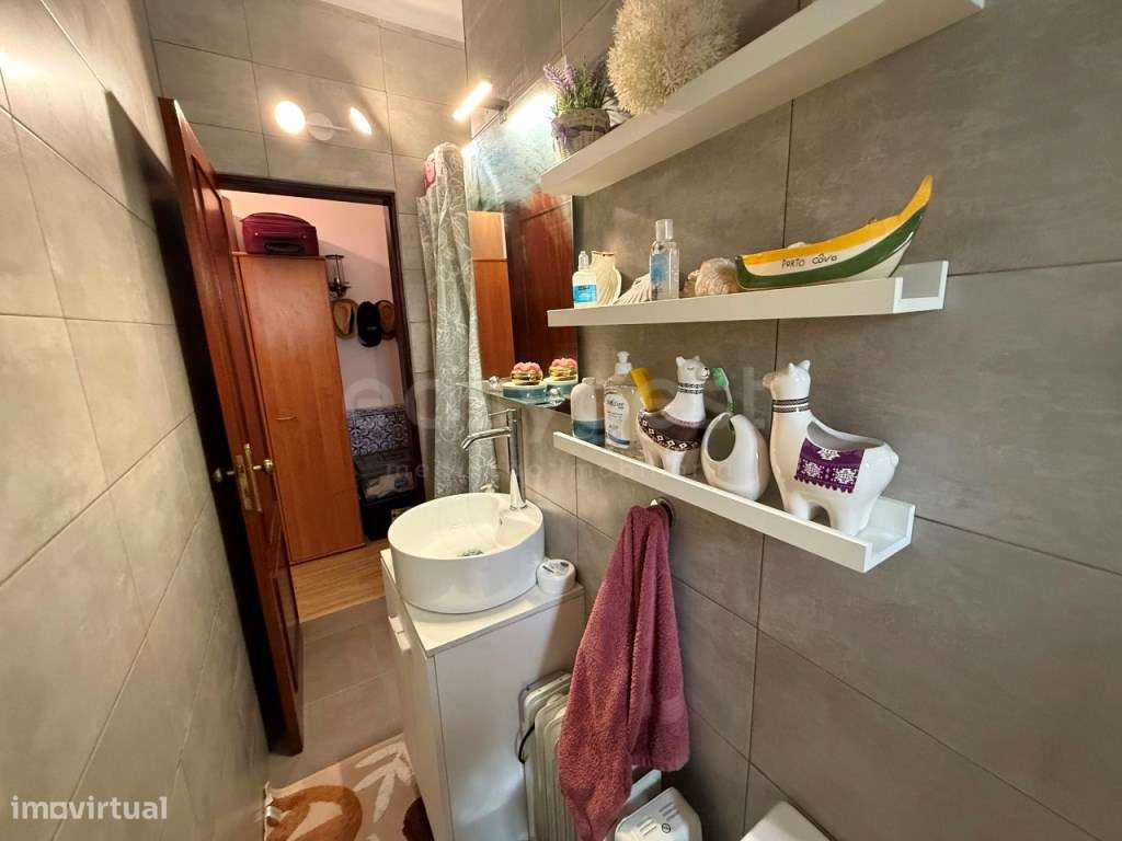 Moradia em Banda T2 convertida em T1 situada no Lavradio, Barreiro - Grande imagem: 4/10