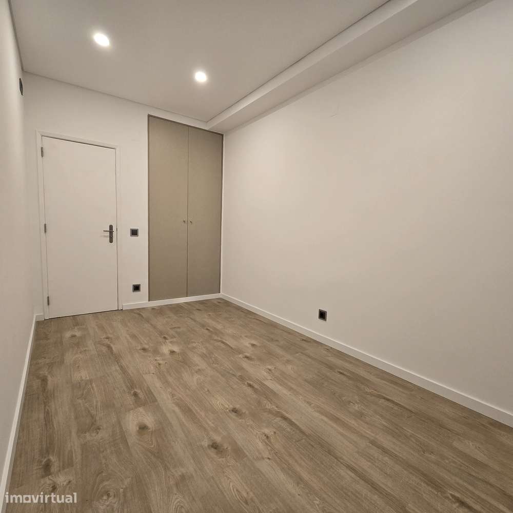 T3 MONTALVÃO Remodelado c/varanda-7