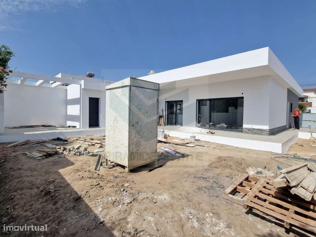 Moradia Isolada, Fernão Ferro, 2 Suítes, open space 46m2-3