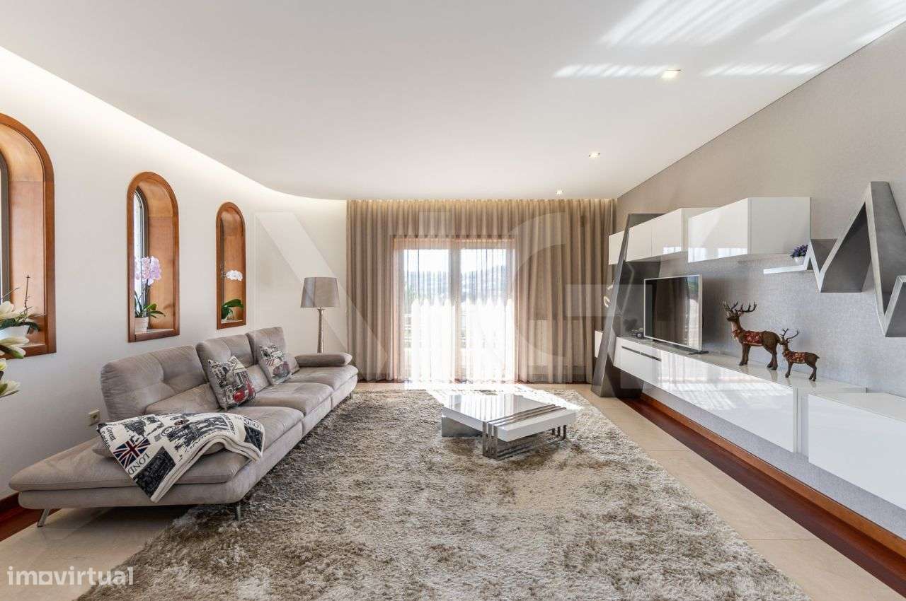 Moradia T3, com Varanda, jardins e Piscina em Felgueiras-17