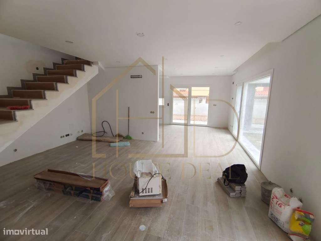 GRANDIOSA Moradia T3+1 com espaço para piscina. Fernão Ferro-8