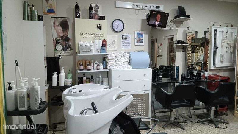 Venda de Cabeleiro com Recheio - Inclui Gabinete de Estetica Equipado - Grande imagem: 4/12