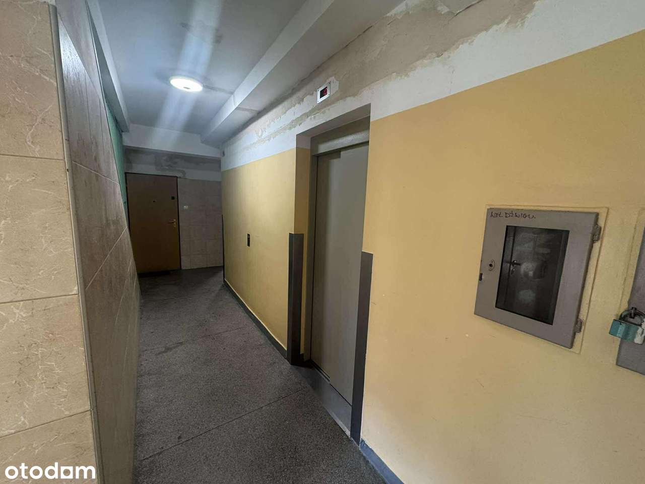 Trzy pokoje z dużym balkonem-12