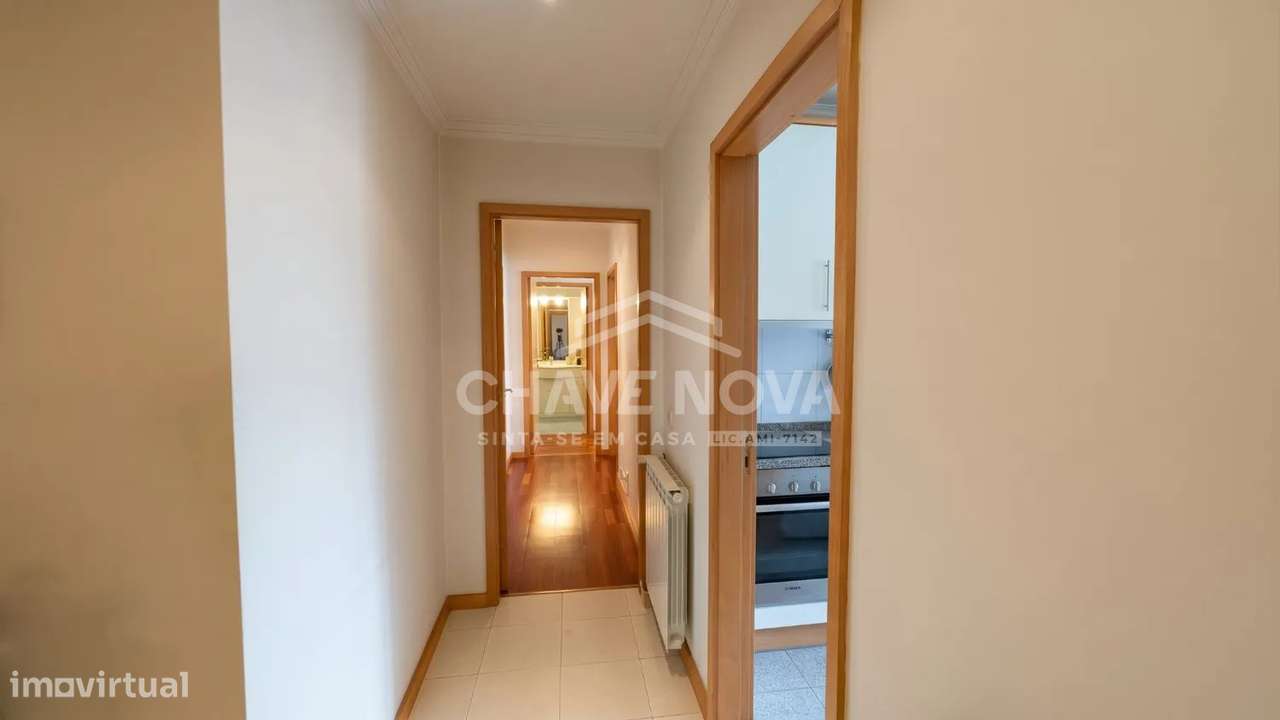 Apartamento T2 c/ Lugar de Garagem em Mafamude-5