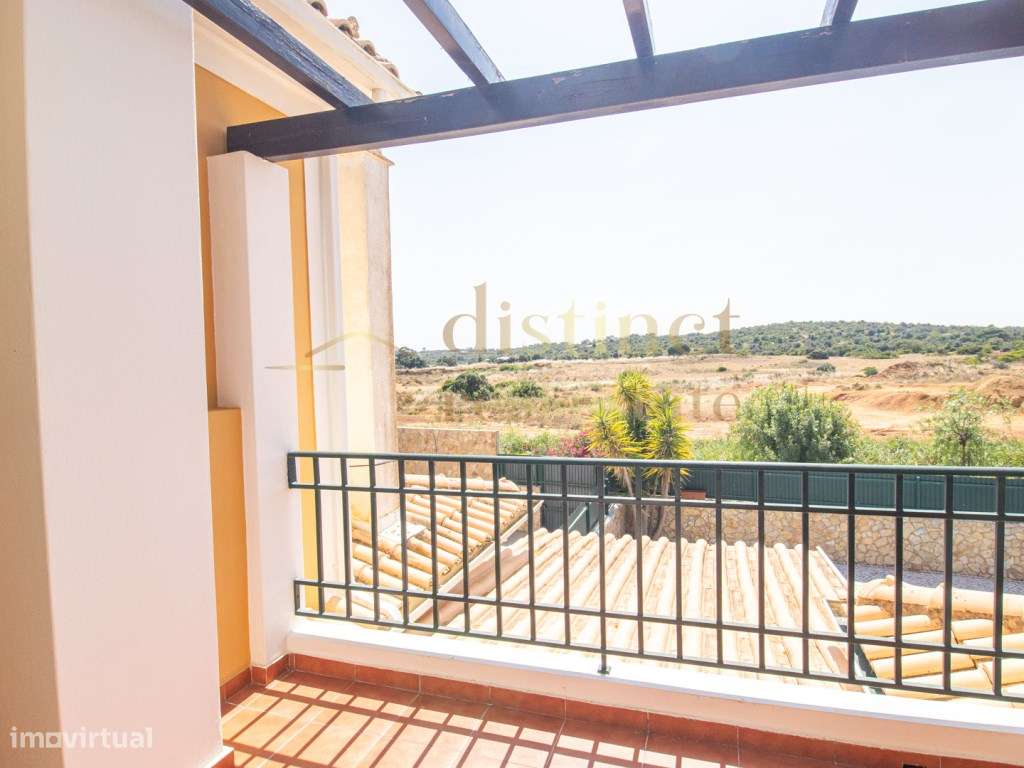 FANTÁSTICA/MORADIA EM BANDA/COM 4 QUARTOS/JARDIM & PISCINA/A APENAS...-24