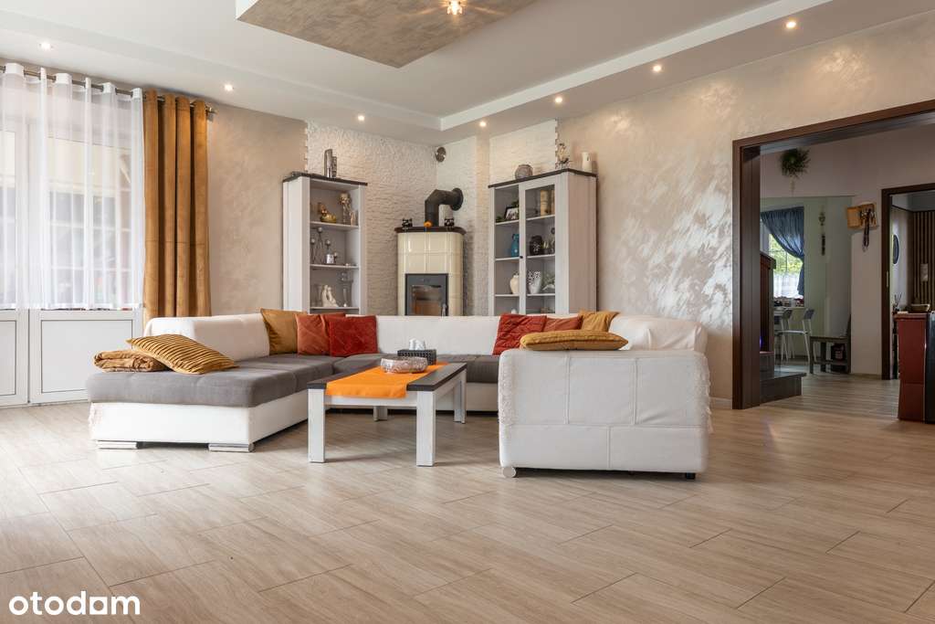 Funkcjonalny dom z garażem i ogrodem!-0