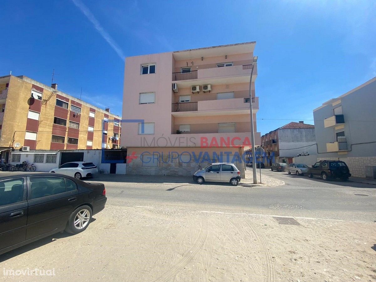 Apartamento T2 à venda em Alhos Vedros, Moita, Setúbal.