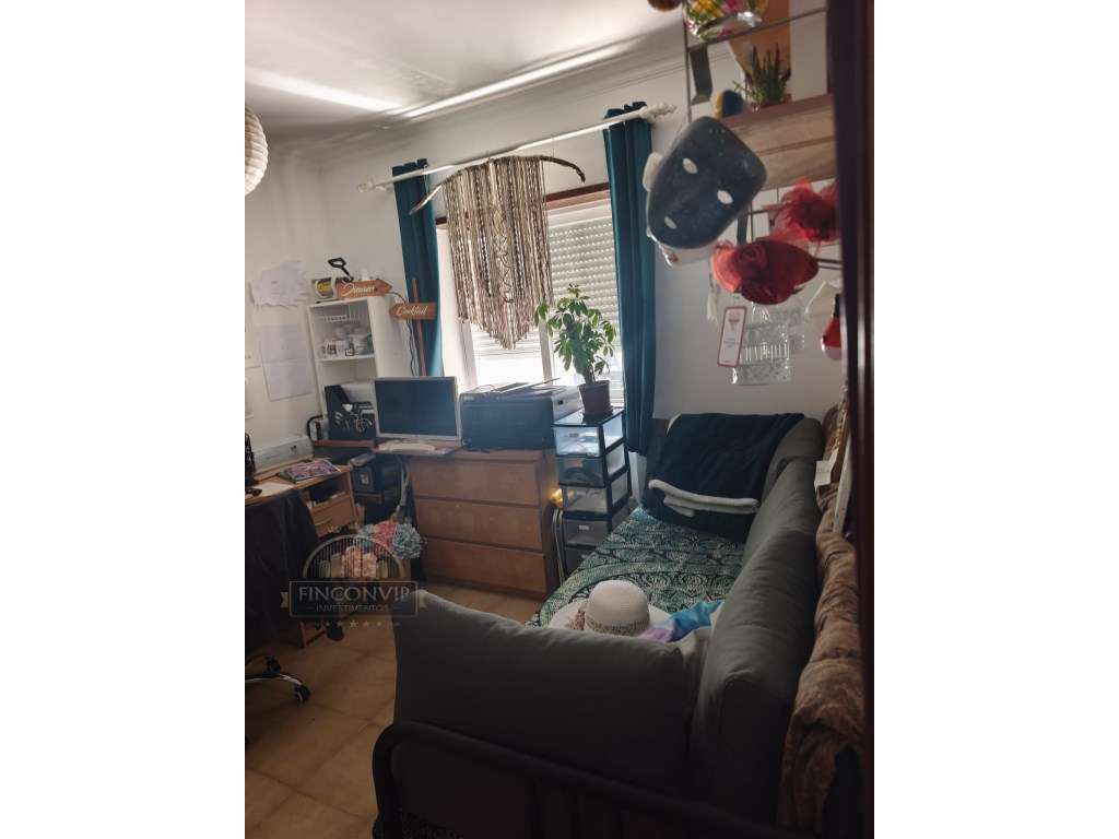 Vende-se andar de moradia bi-familiar - Rés do Chão em São Domingos...-18