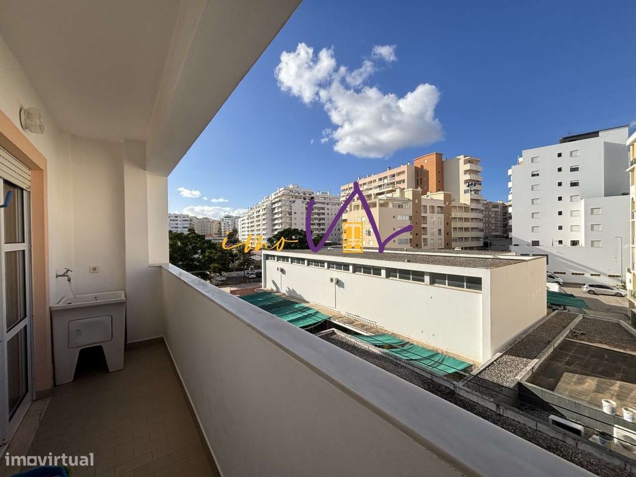 Apartamento T2 com parqueamento em Armação de Pêra-20