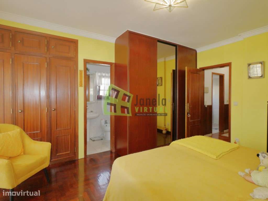 Moradia T3+1 com Quintal, Garagem em Vale de Milhaços-18