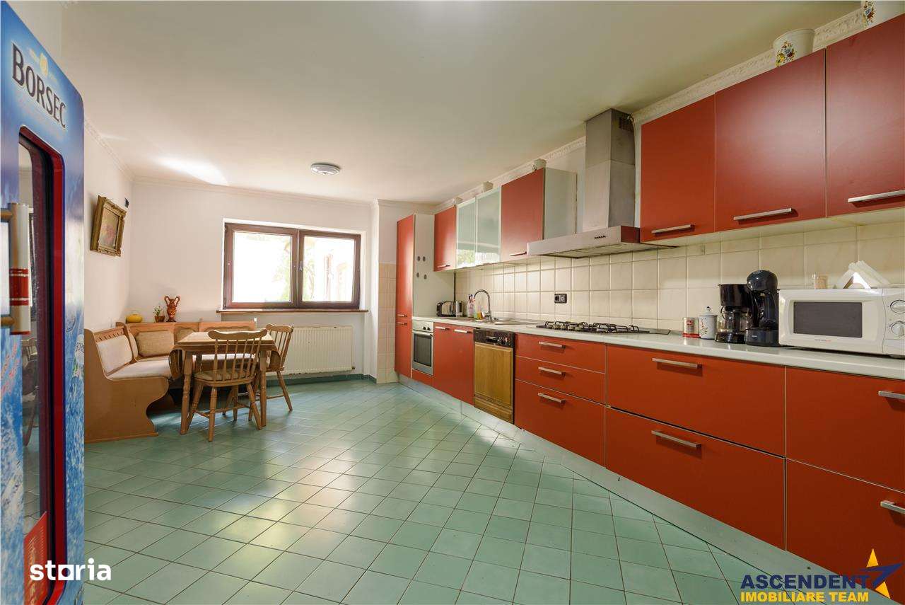 Pensiune:3 km de Castelul Bran,2.900mp teren,piscina,ciubar,teren spor - Imagine principală: 4/20