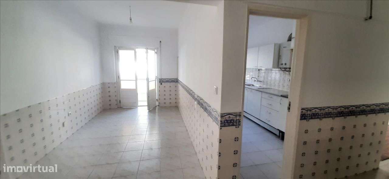Apartamento T2 na Amora - Grande imagem: 2/10