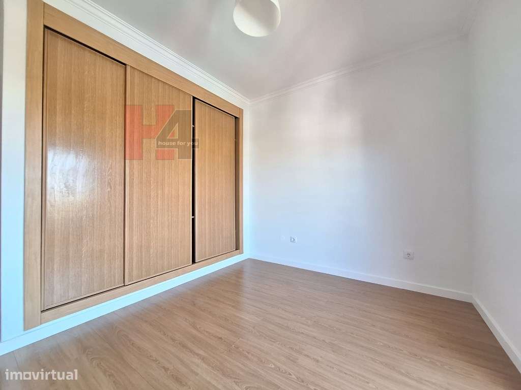 Moradia T4 com piscina inserida num terreno de 670m2 - Setúbal (OFE...-24