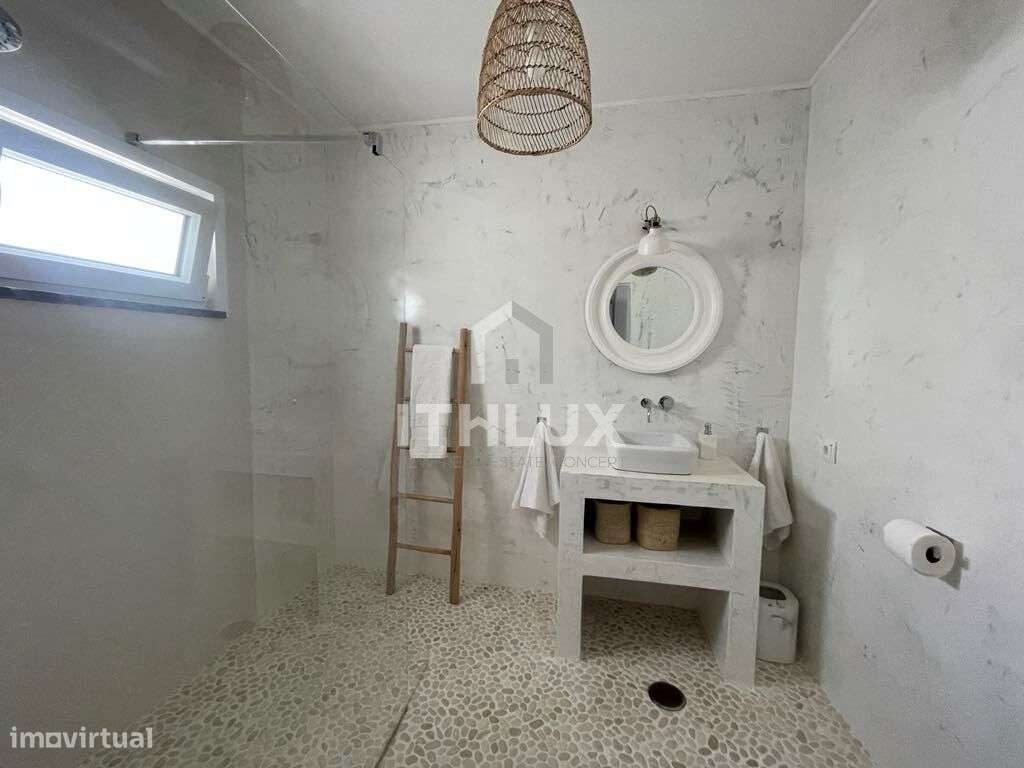 Villa de luxo impecavelmente apresentada com piscina e jardins em Tavi-24