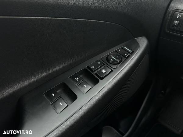 Hyundai Tucson blue 1.7 CRDi 2WD Intro Edition - 16