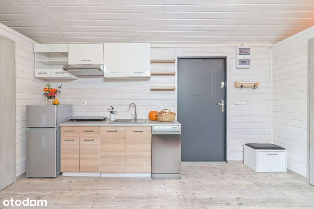 Całoroczny ekonomiczny wyposażony domek z tarasem-0