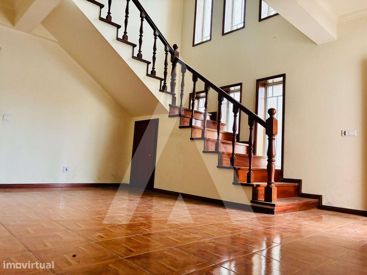 Moradia T4 em Mataduços com espaço exterior e anexos - Grande imagem: 2/15