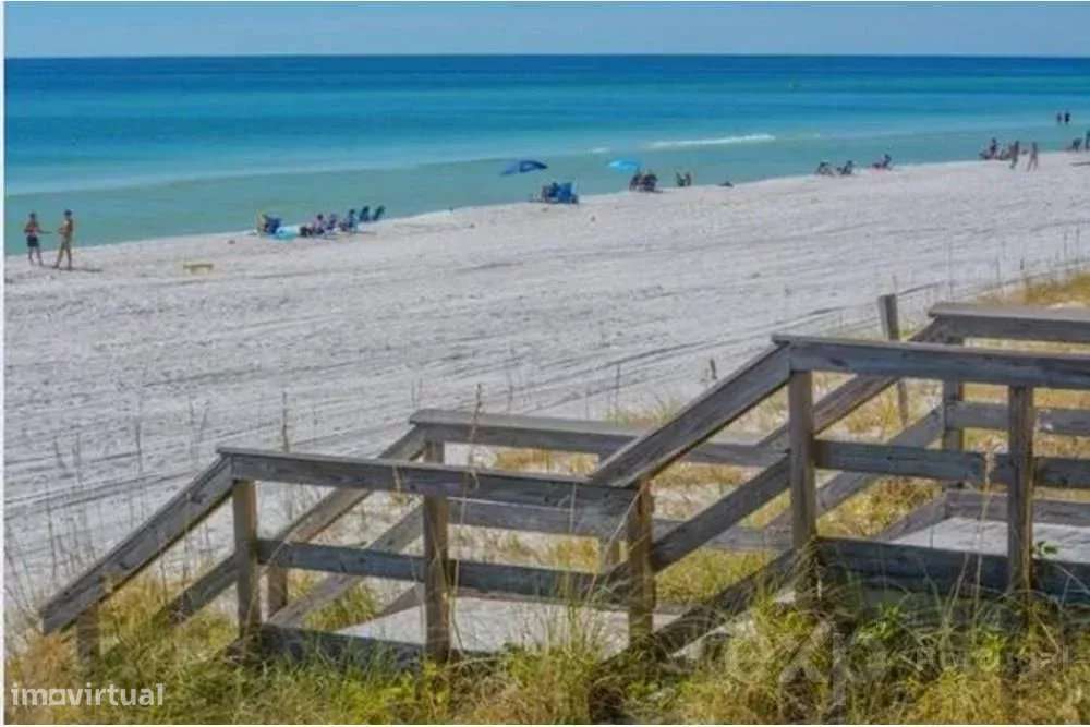 TERRENO 1ª LINHA DE MAR PARA CONSTRUÇÃO DE MORADIA DE 4 FRENTES À PRAI - Grande imagem: 2/17