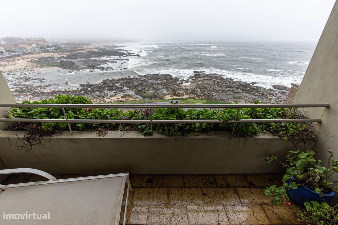 T2 no Último Piso | Condomínio Privado com Piscina | Vista Mar-8