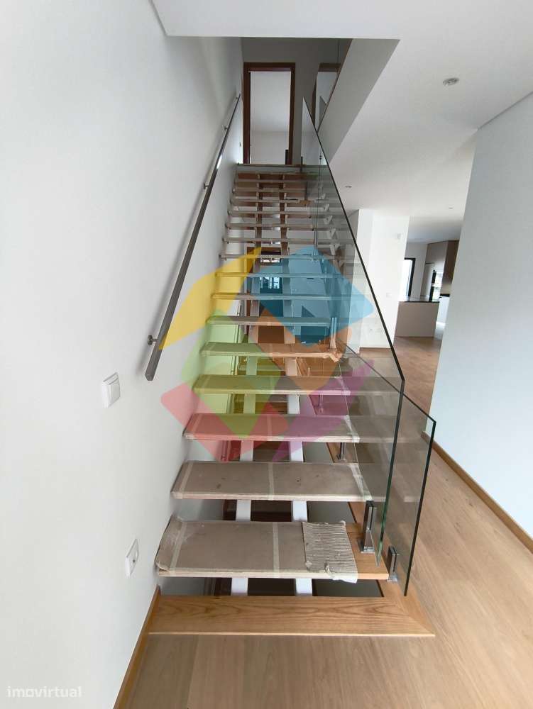 Moradia em Lobão, moderna, luminosa e pensada para o conforto da fam?-30