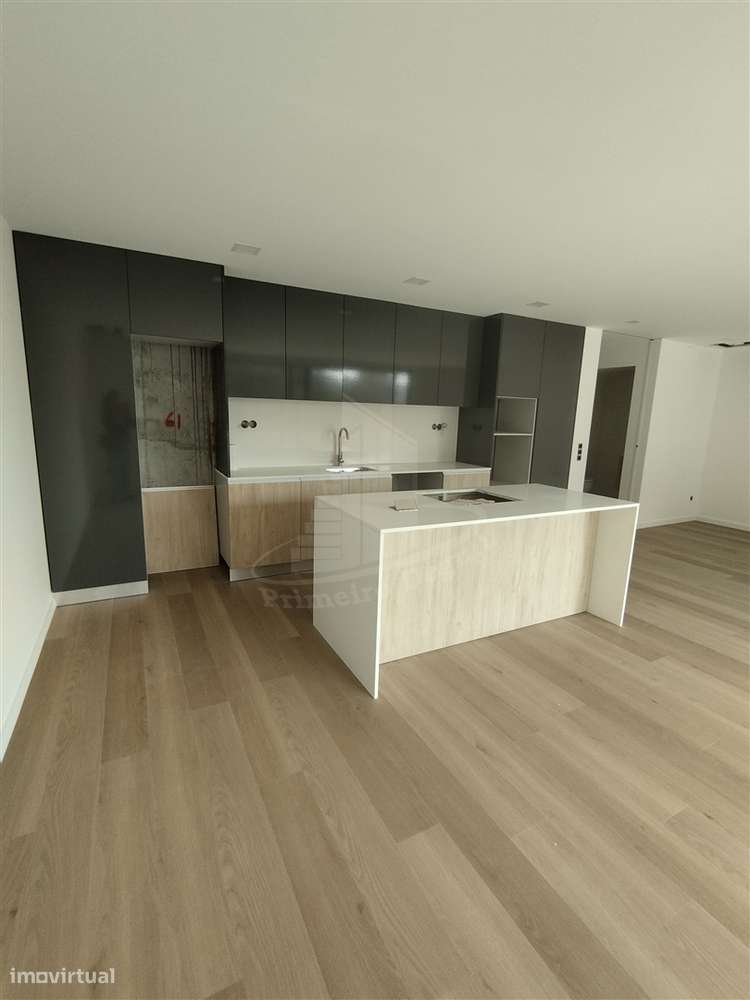 Moradia de 2 pisos com vistas fabulosas-10