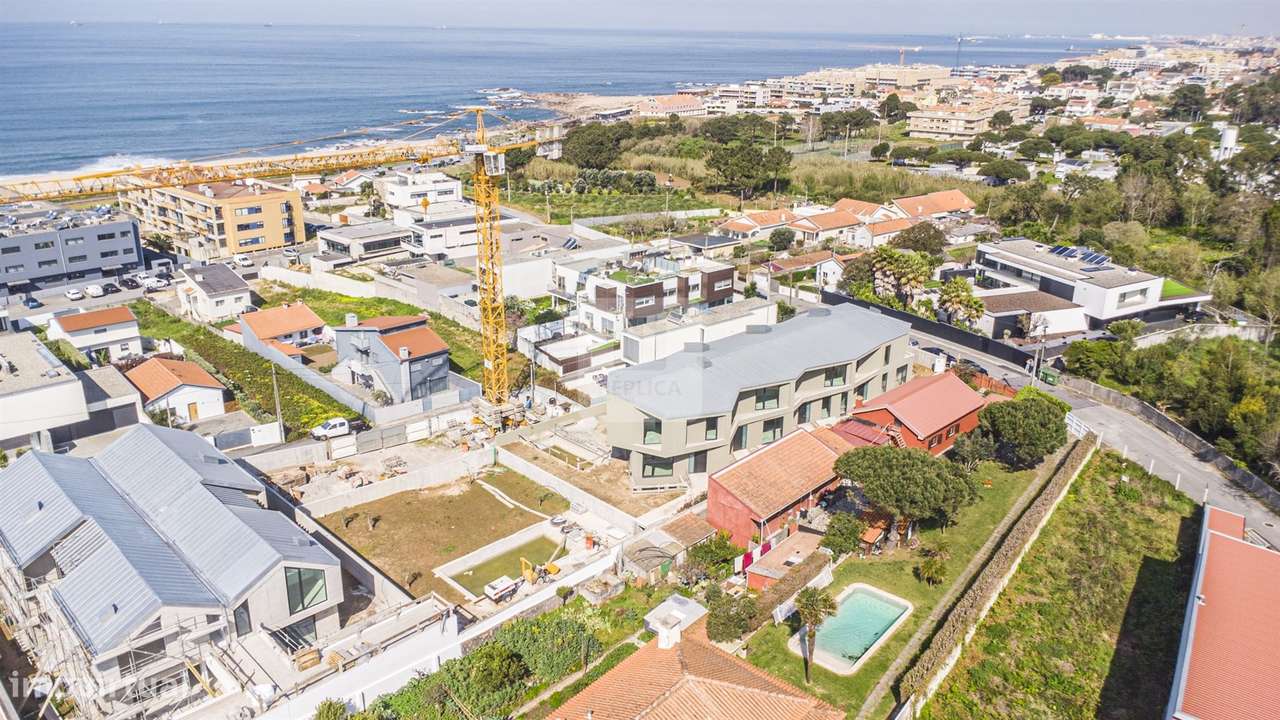 Moradia T3+1 em Canidelo a escassos metros da linha de mar-29