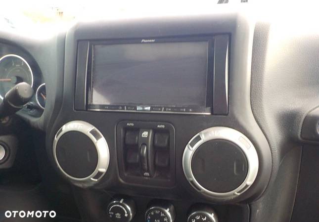 Jeep Wrangler 2.8 CRD Unlim Sahara - 30