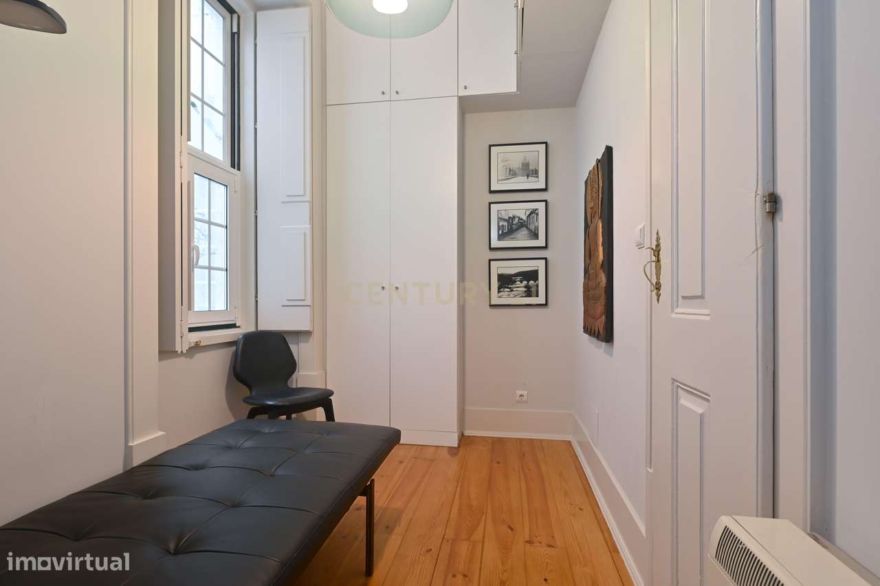 Exclusivo apartamento T4 com estacionamento privado na Baixa, junto ao-24