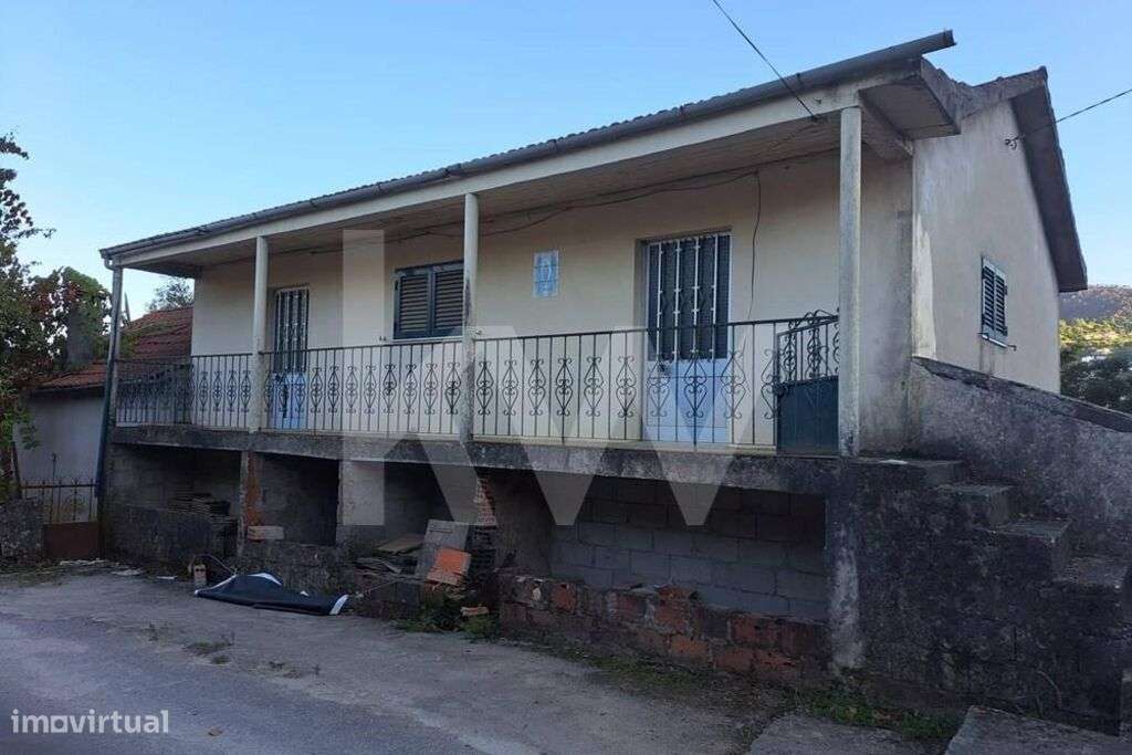 Moradia independente para reabilitar inserida num terreno de 1008m2 - Grande imagem: 4/42