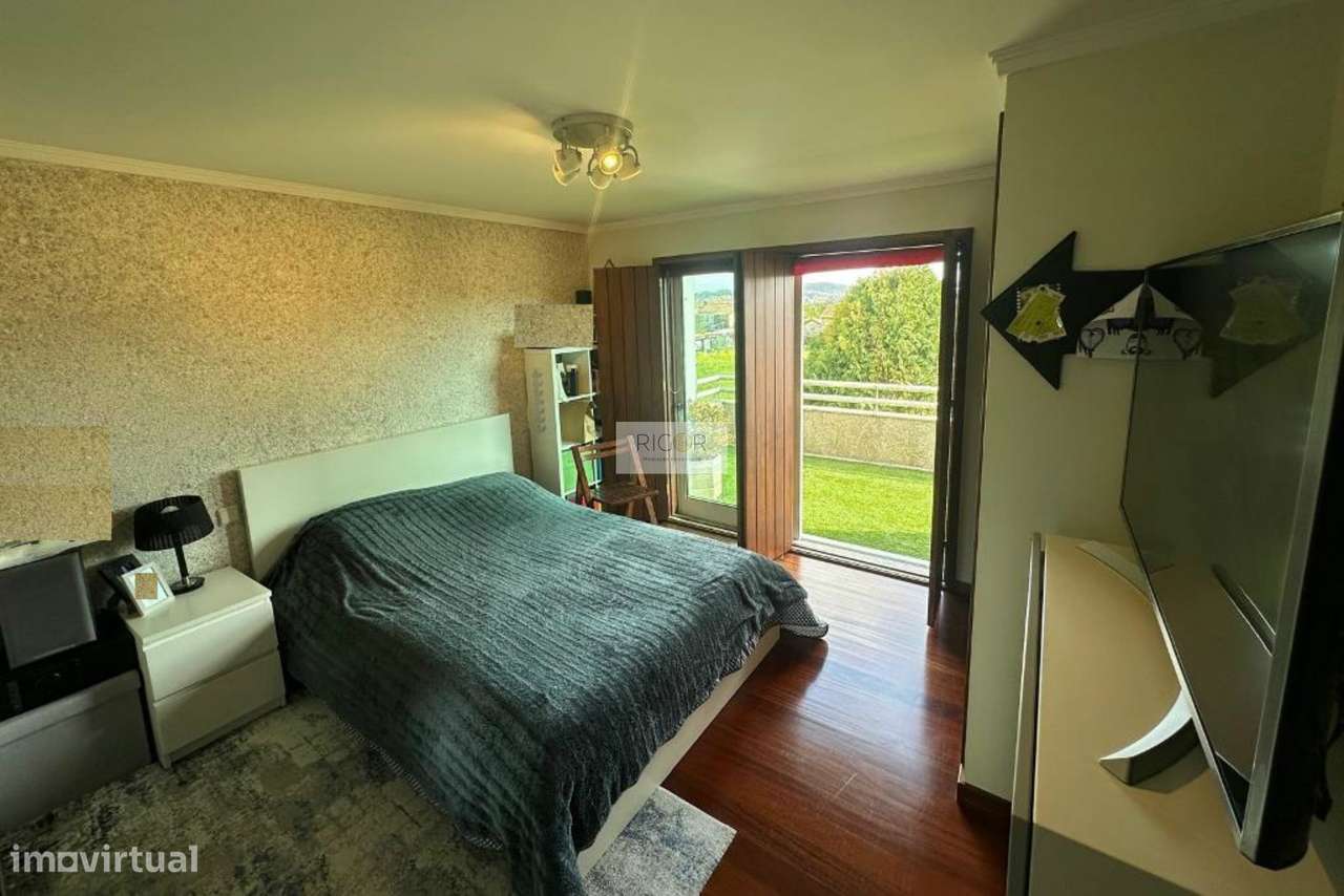 Moradia T4 de 4 frentes na cidade da Maia-19