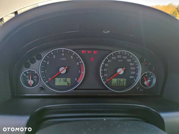 Ford Mondeo 1.8 Ambiente - 11