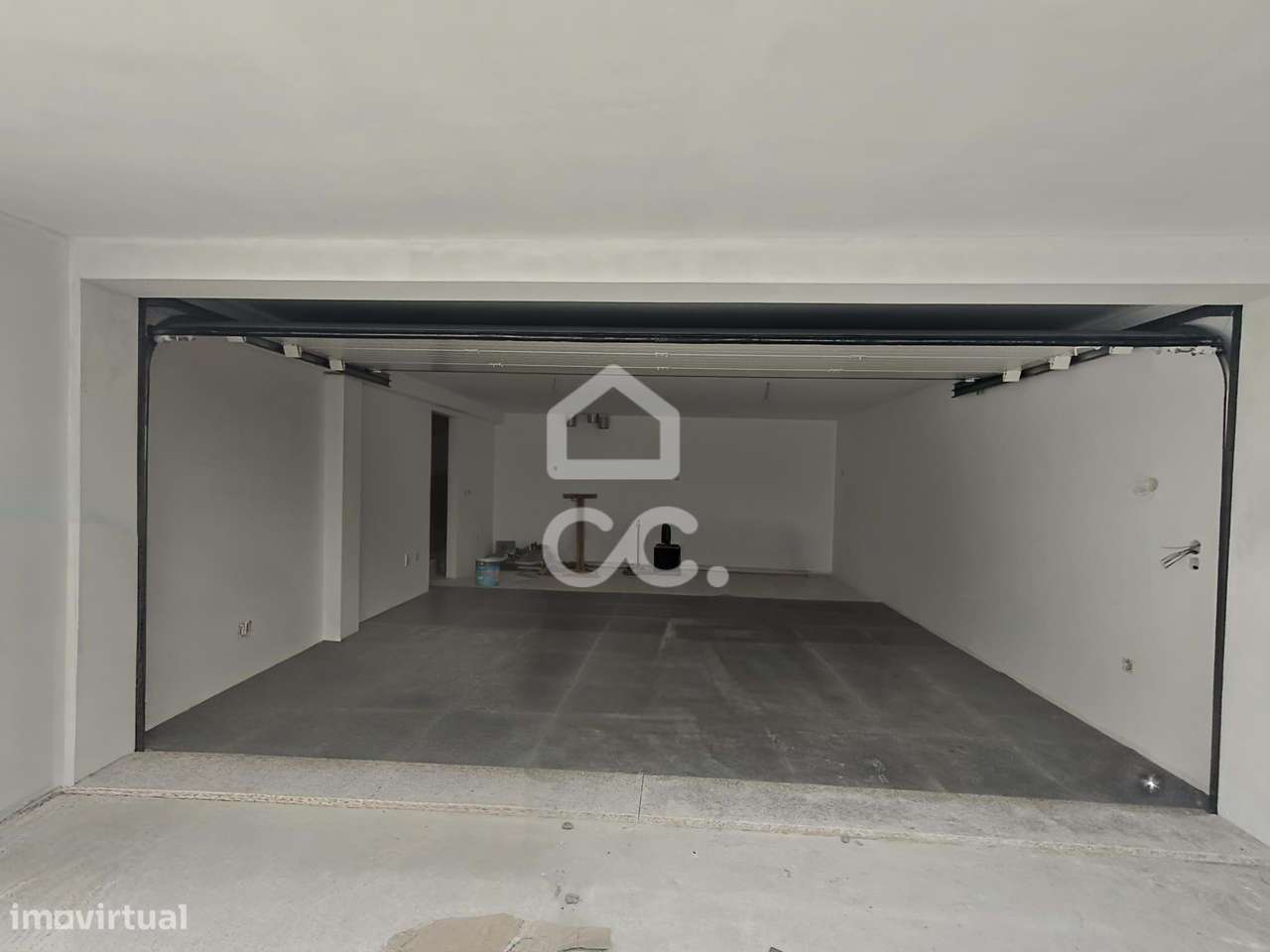 Moradia T3 Nova com 3 Suites, Jardim e Terraço – Design Contemporâneo-24