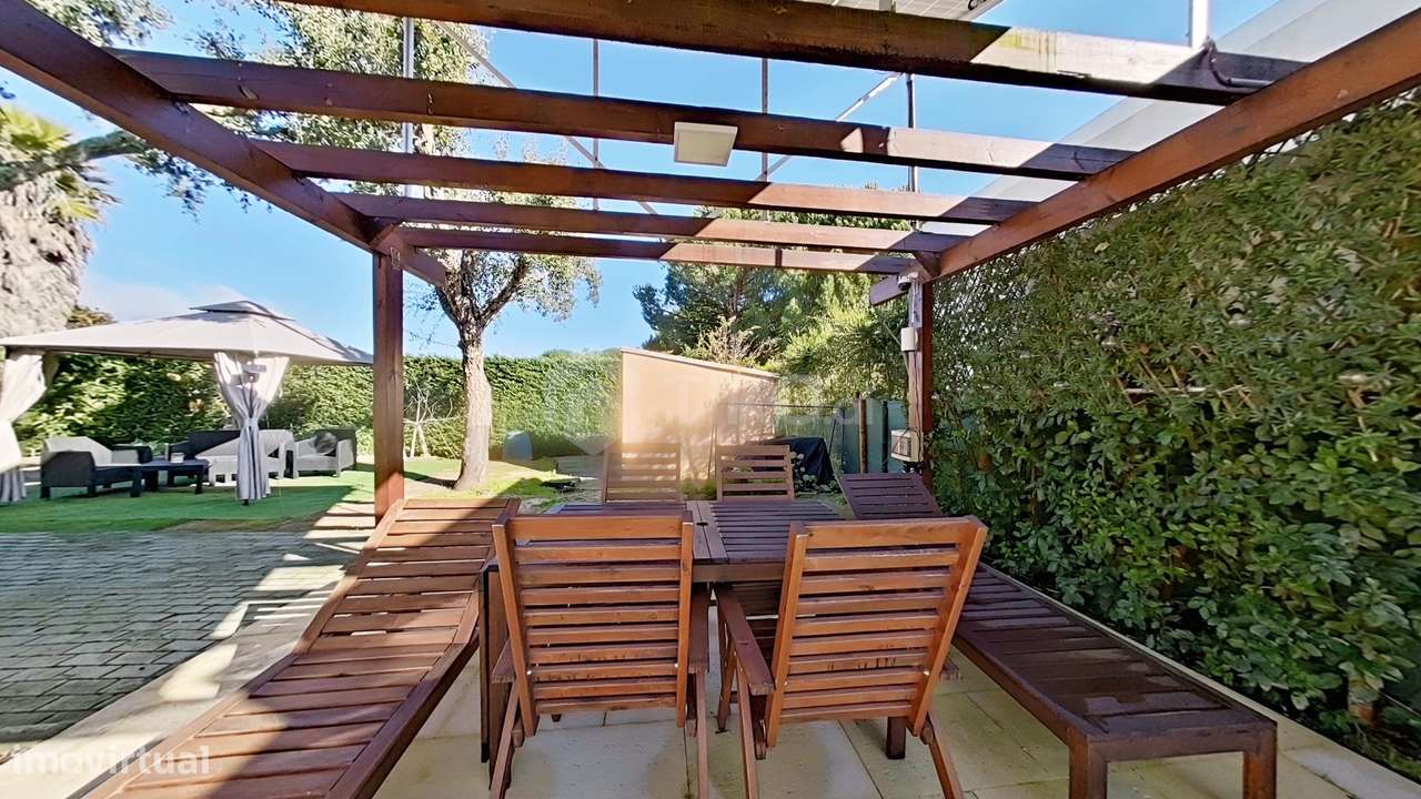 MORADIA T4 218M² EM TERRENO 1.044M² COM PISCINA EM CONDOMÍNIO GOLFE SA - Grande imagem: 4/38