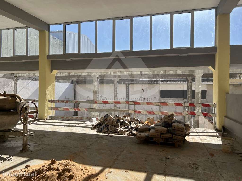 Armazém com área bruta de 1.750 m², em remodelação total no Prior V... - Grande imagem: 5/21