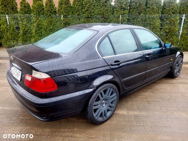 BMW Seria 3 320i - 5