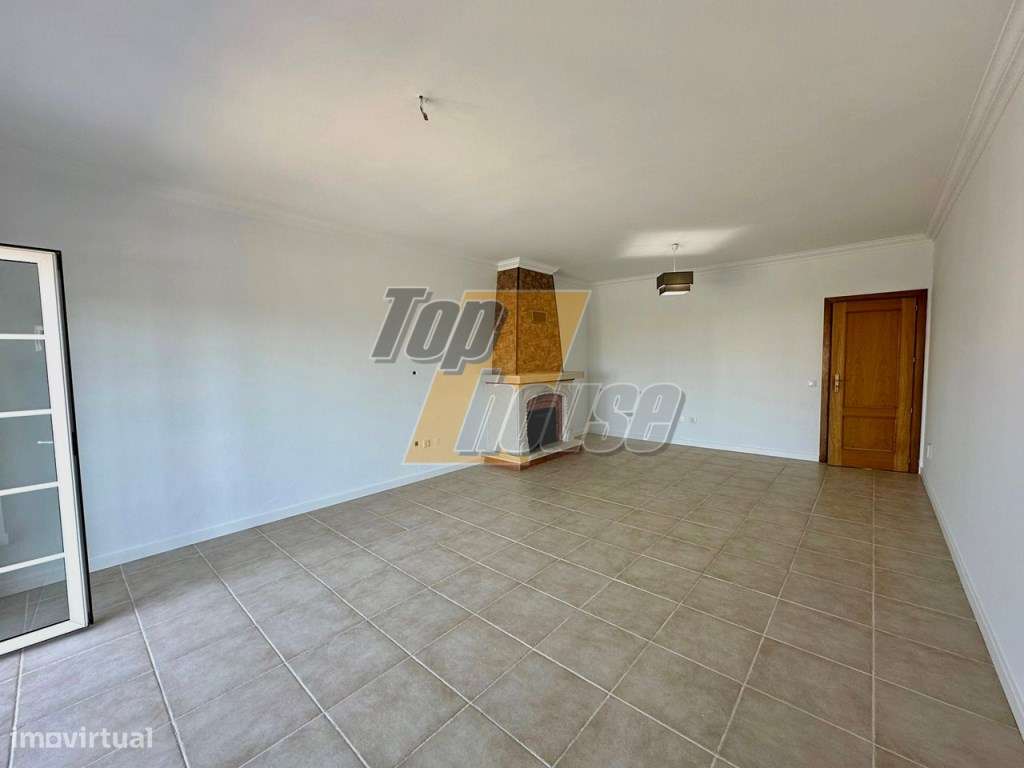 Moradia T4 com piscina e terreno de 900m2 - Quinta da Serralheira -...-4