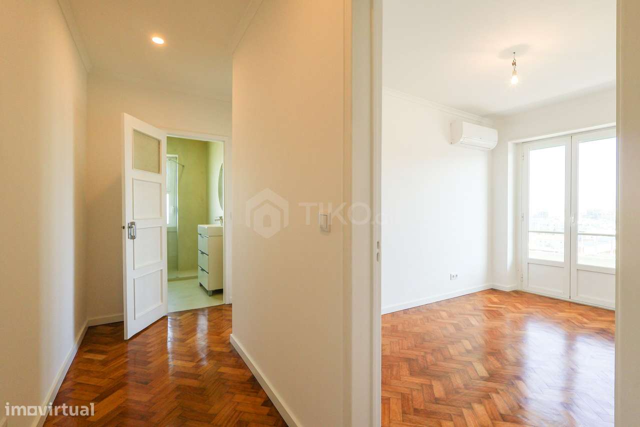 APARTAMENTO 5 ASSOALHADAS | VARANDA EM “L” PANORÂMICA | VISTA LISBOA E-21