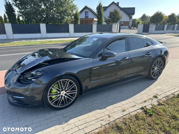 Porsche Panamera 4 E-Hybrid 10 Years Edition - 12